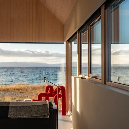 Dom wakacyjny Sjovett - House By The